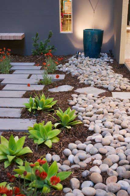 32 Stunning Low-Water Landscaping Ideas for Your Garden 