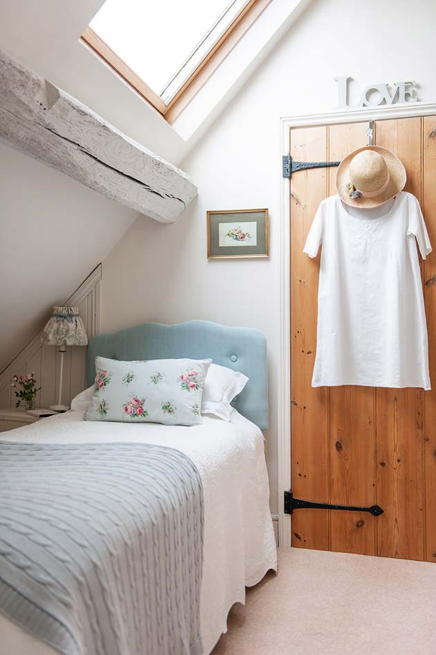 31 Small Space Ideas to Maximize Your Tiny Bedroom - HomeDesignInspired