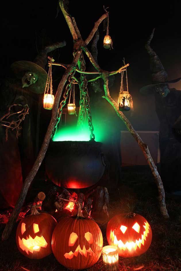 Easy and Fun Halloween Apartment Patio Decor Ideas