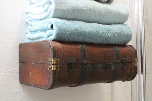 old-suitcases-decor-hdi-10