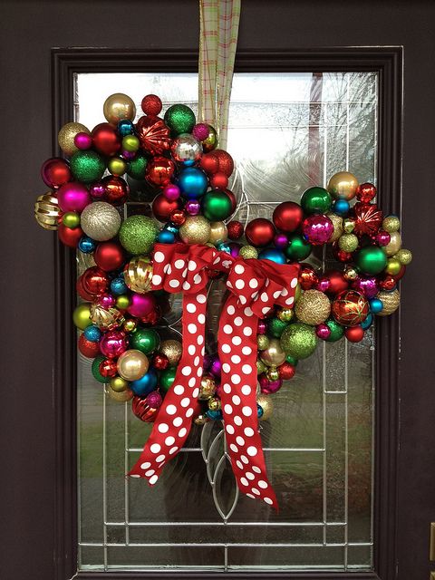 15_Mickey-Mouse-Bauble-Wreath