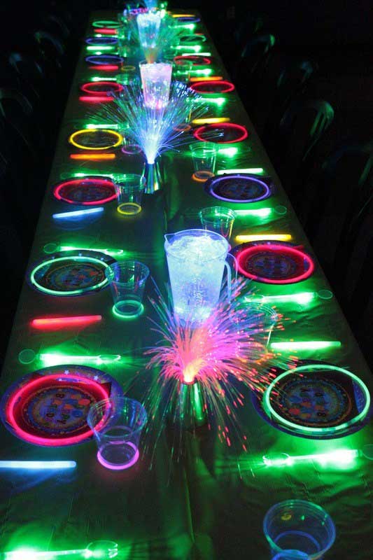 Glow-Sticks-Ideas-for-Kids-Parties-HDI-14