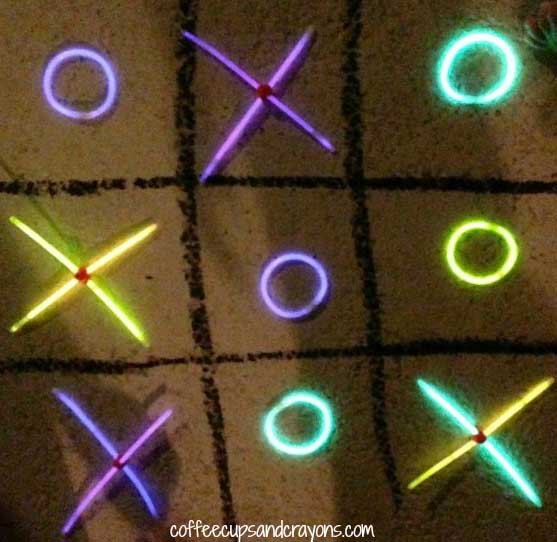 Glow-Sticks-Ideas-for-Kids-Parties-HDI-19