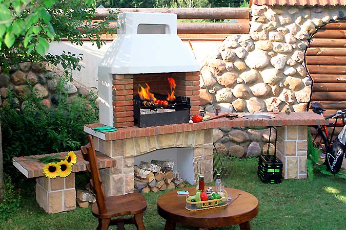 https://www.homedesigninspired.com/wp-content/uploads/2016/07/12-awesome-outdoor-oven-and-fireplace-HDI.jpg