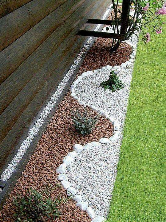 Decorative White Pebbles Lawn Border