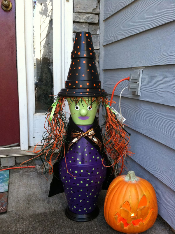 15 Ideas to Reuse Clay Pots for Halloween Crafts - HomeDesignInspired