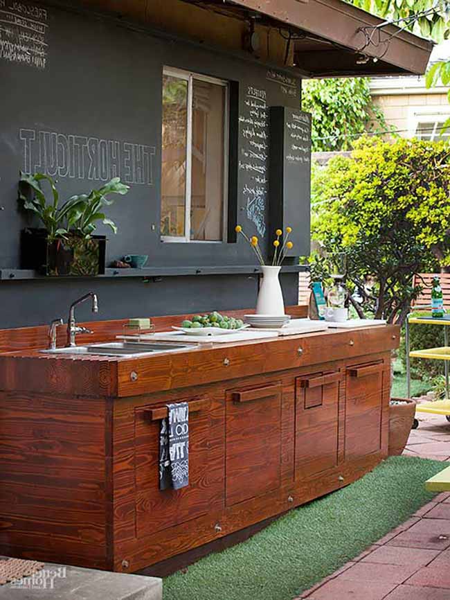 https://www.homedesigninspired.com/wp-content/uploads/2023/10/Budget-Friendly-DIY-Outdoor-Kitchen-Plans-12.jpg