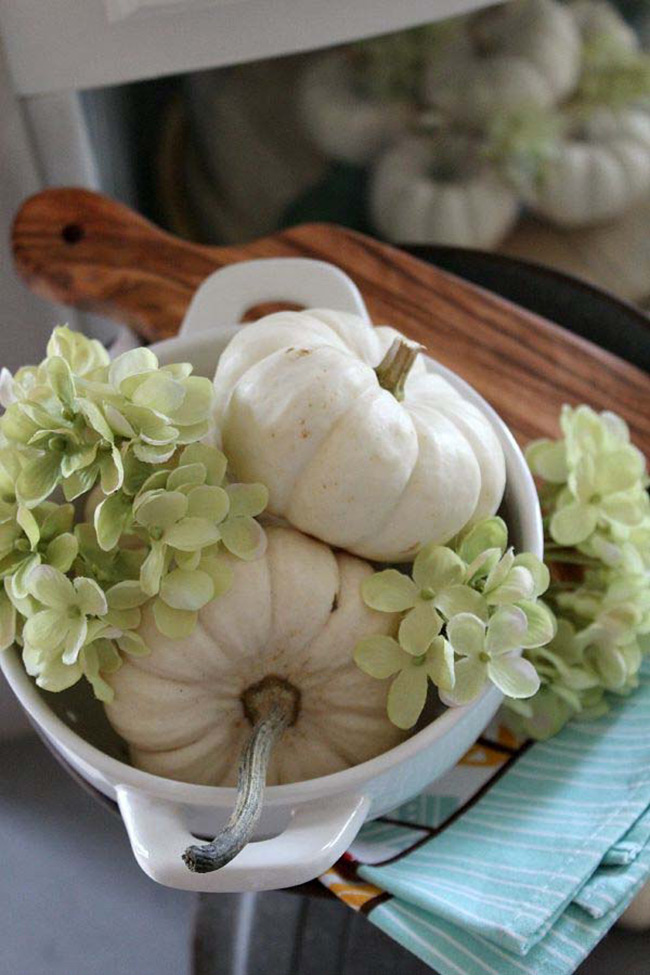 It’s amazing how just one mini white pumpkin paired with a few light green flowers can create such a pretty and peaceful little display.