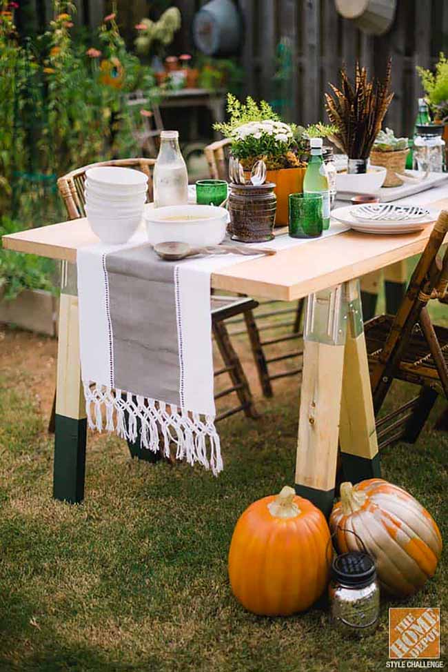 I love the casual, laid-back vibe of this outdoor party table. Building a temporary table on sawhorses is a great idea for making extra space for guests in the backyard.