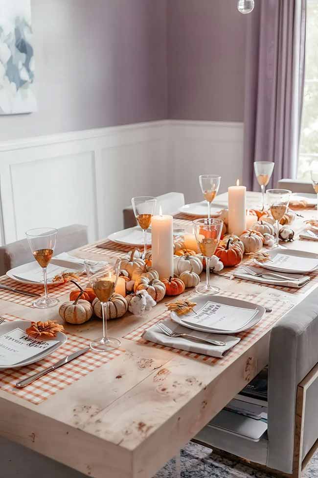 This table runner crowded with mini pumpkins and candles looks so warm and inviting. It’s the perfect setup for a cozy dinner with friends on a chilly fall evening.