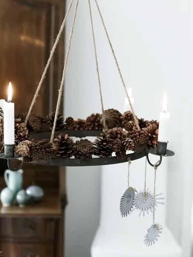 Pinecone Chandelier. What a cool idea to hang candles and lots of pinecones on a metal ring!