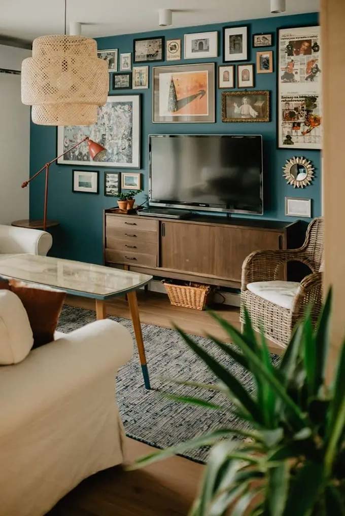A full wall of white metal shelves keeps everything organized around the television. It holds books, toys, and vintage items without looking too messy or heavy. This modular system is a great TV wall decor idea for apartments because it saves a lot of floor space.